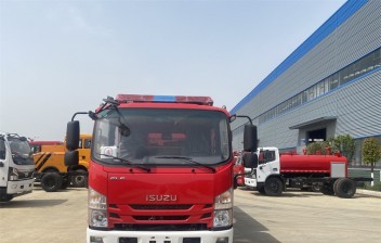 五十铃700P 3.5吨水罐消防车